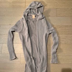 Long knitted cardigan.